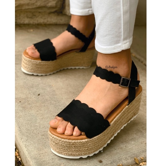 Black Scalloped Espadrille platform sandal - Picture 5 of 9